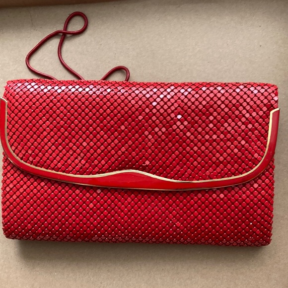 Red Metallic Link Clutch/Purse w Gold Trim - Picture 1 of 5